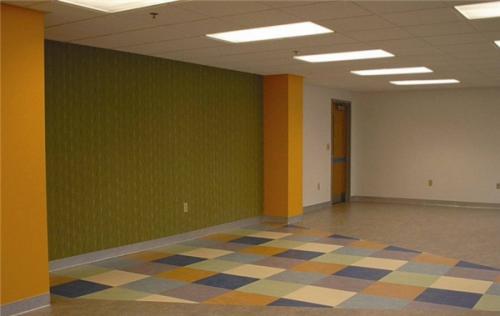 詳細(xì)介紹人造草坪和天然草坪的區(qū)別